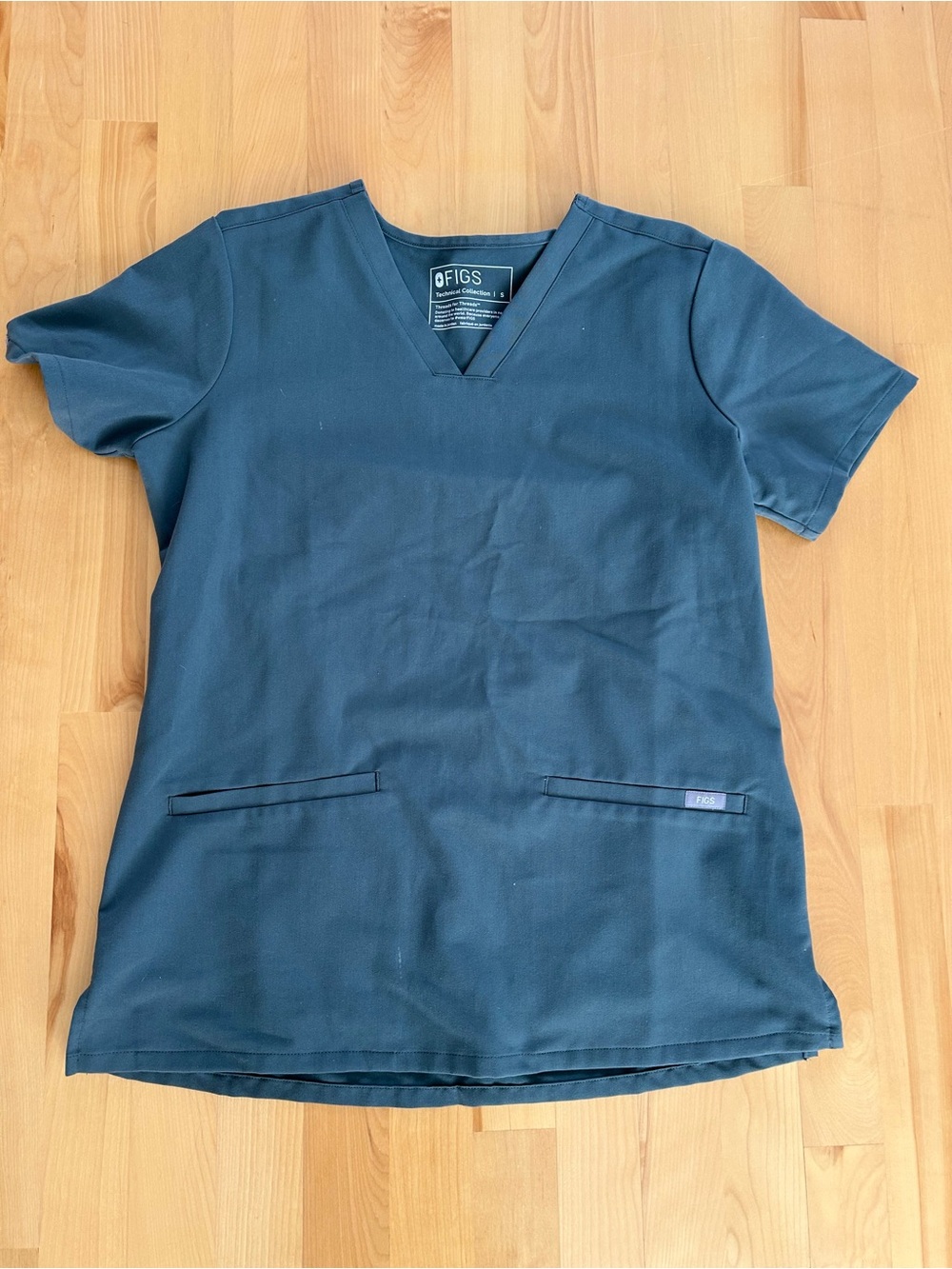 Figs Women's V-Neck Scrub Top in Teal Green, size S
